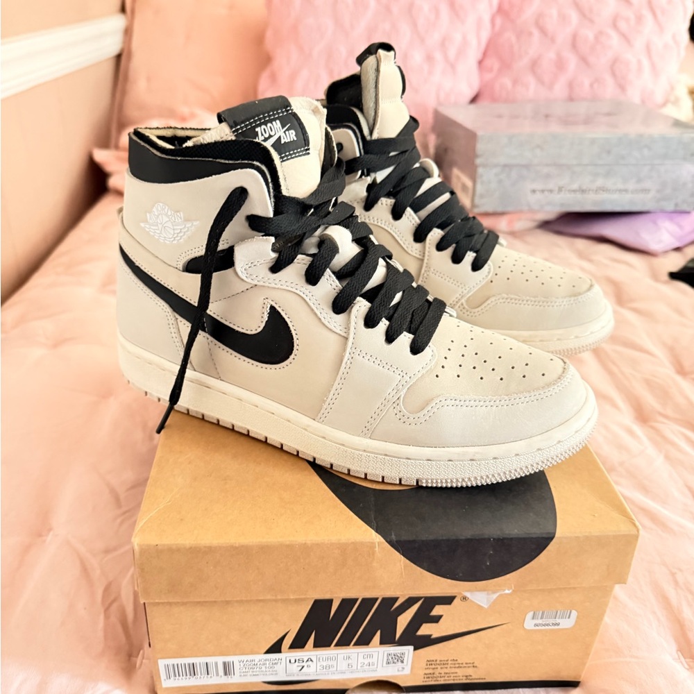 Nike Air Jordan Zoom - Cream & Black - Picture 2 of 5
